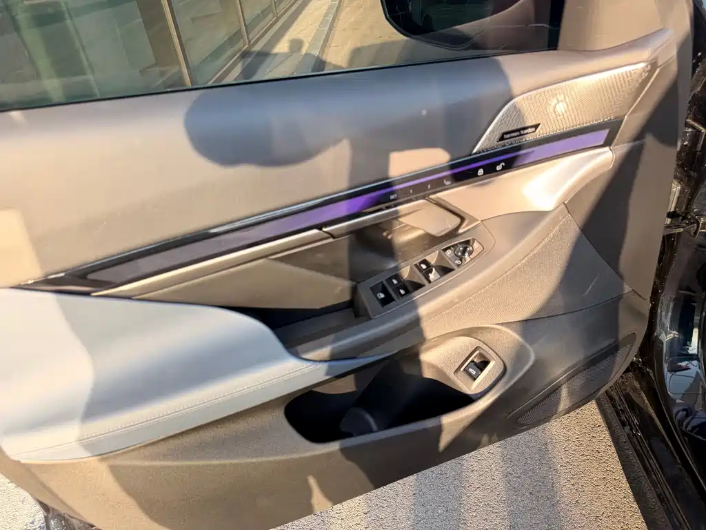 BMW i5 — миниатюра 10