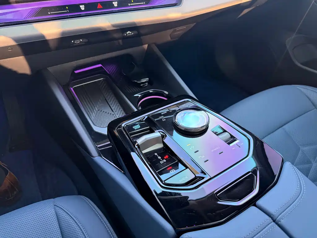BMW i5 — миниатюра 14