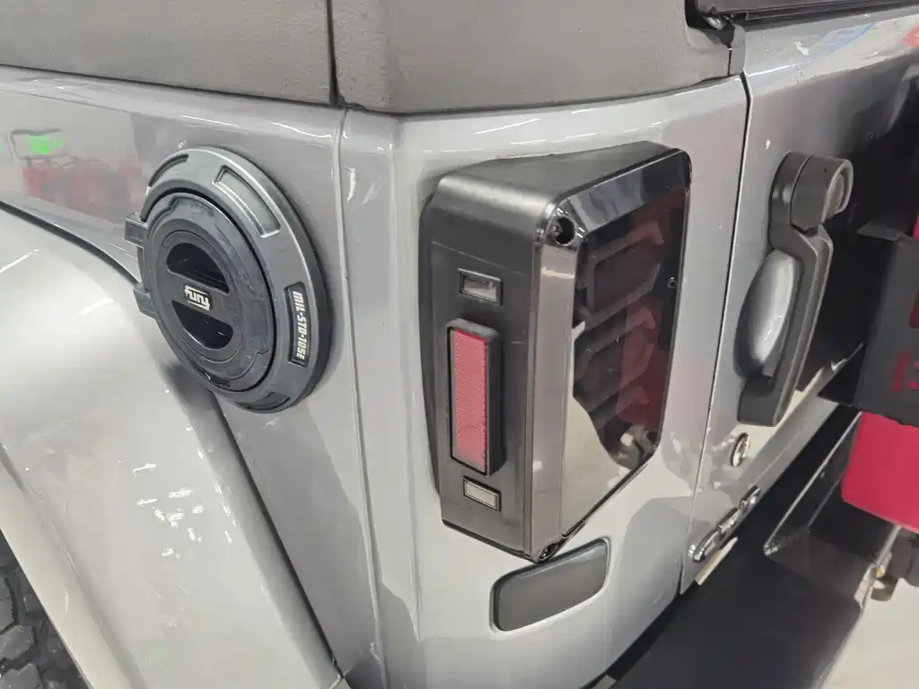Jeep Wrangler — миниатюра 35