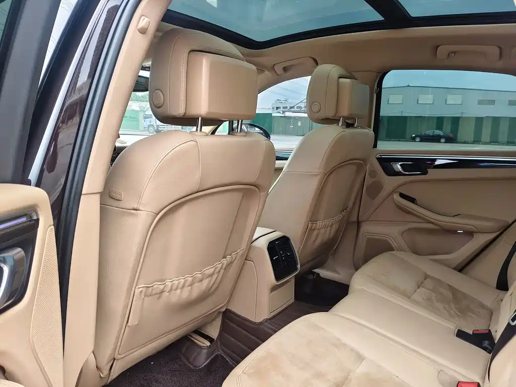 Porsche Macan — миниатюра 10