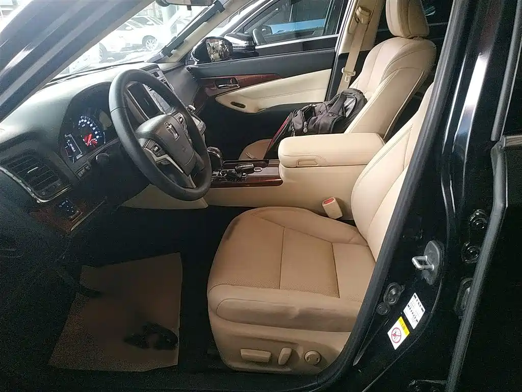 Toyota Crown 2015 2.0T Fashion