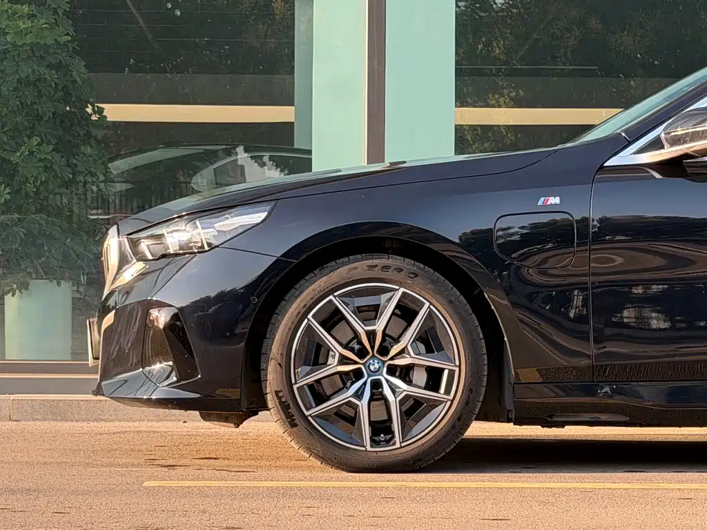 BMW i5 — миниатюра 4