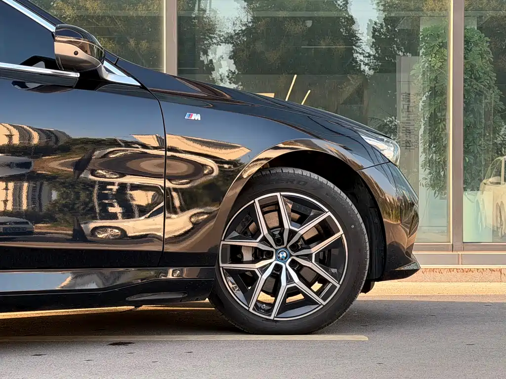 BMW i5 — миниатюра 7