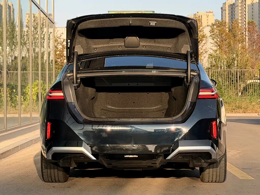 BMW i5 — миниатюра 26