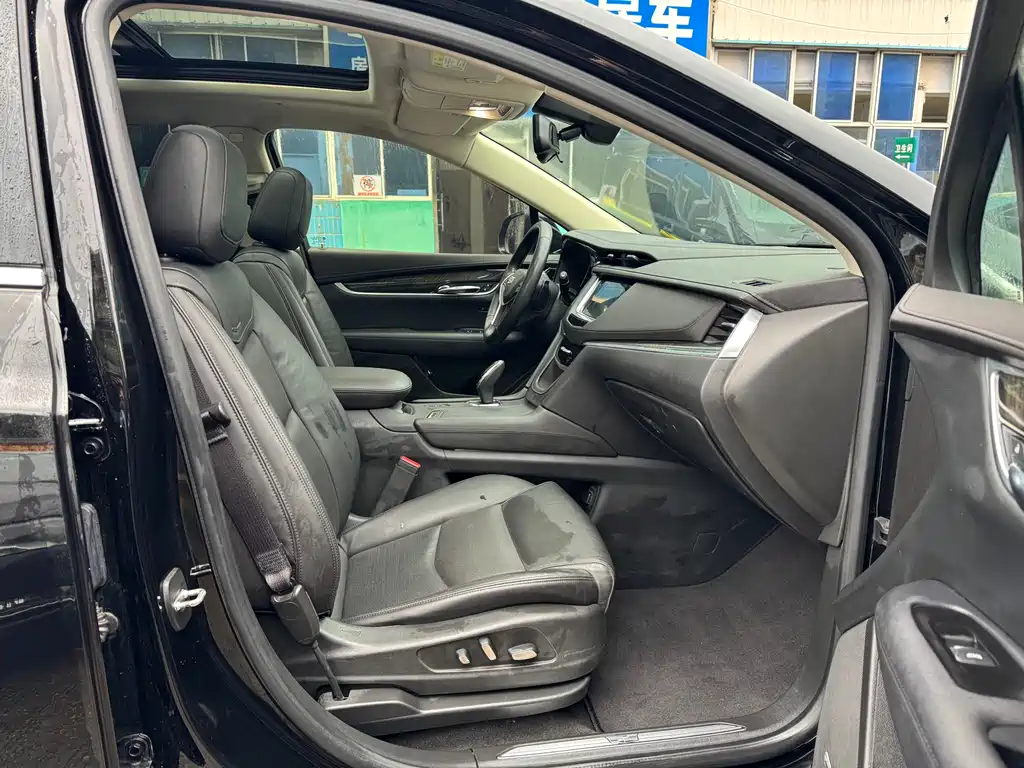 CADILLAC XT5