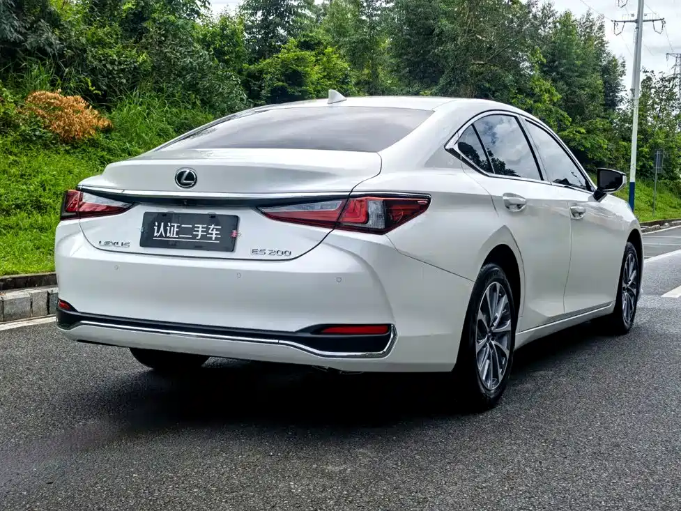 Lexus ES — миниатюра 7