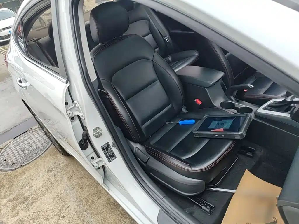 Hyundai Elantra — миниатюра 25