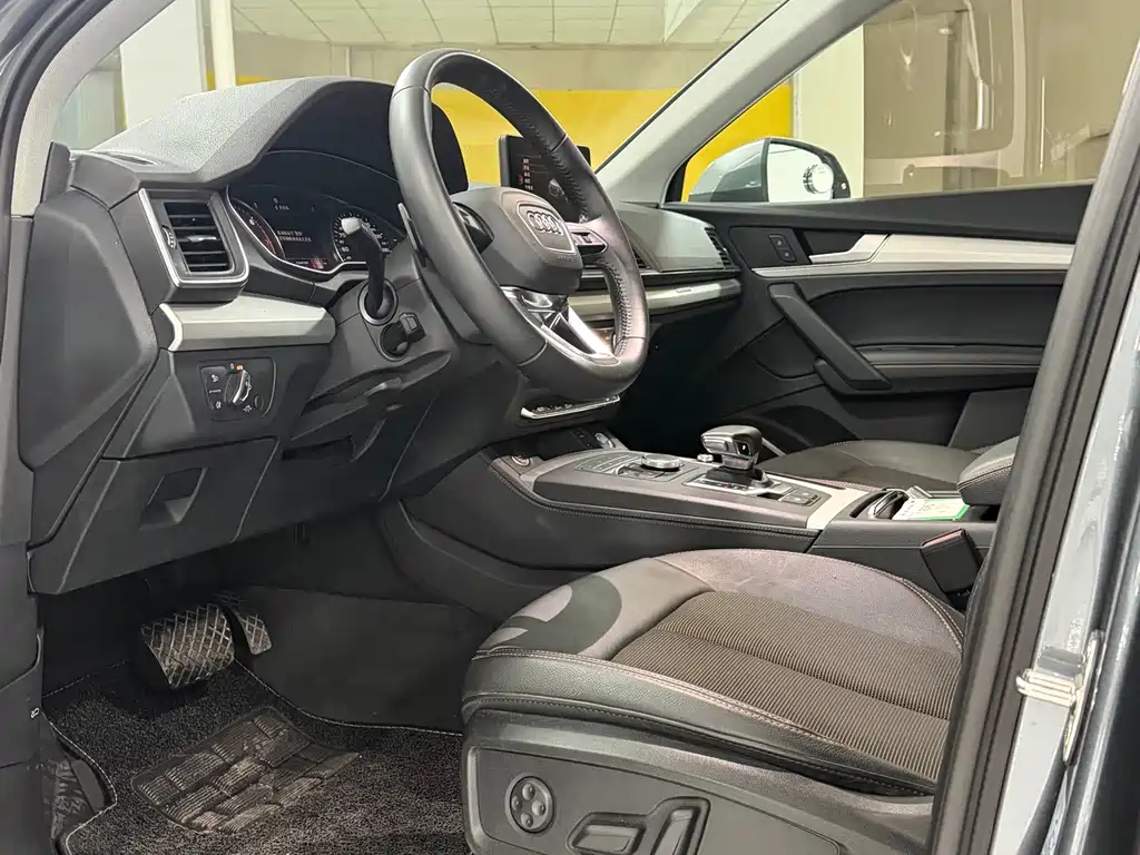 Audi Q5L 2020 40 TFSI