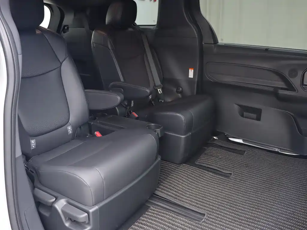 Toyota Granvia — миниатюра 12