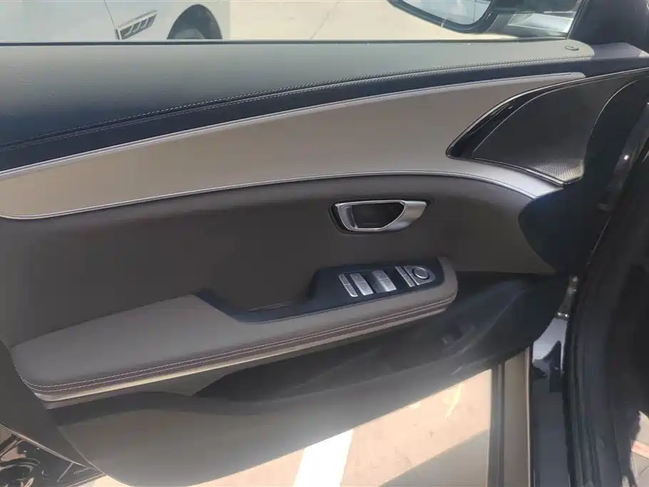 BYD E9 2025 506 Luxury