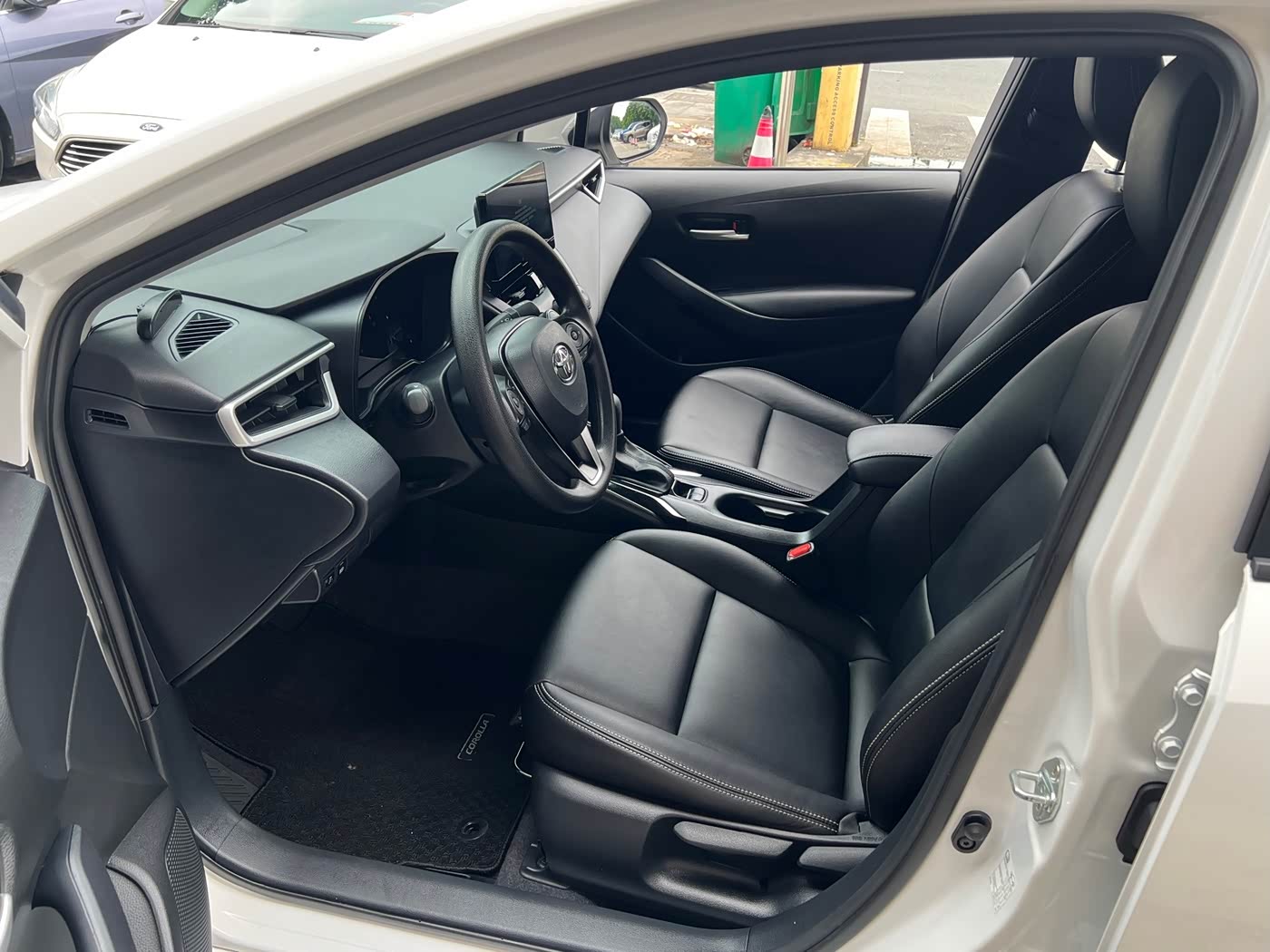 Toyota Corolla 1.5 л 2023 г. Белый, пробег 46000 км