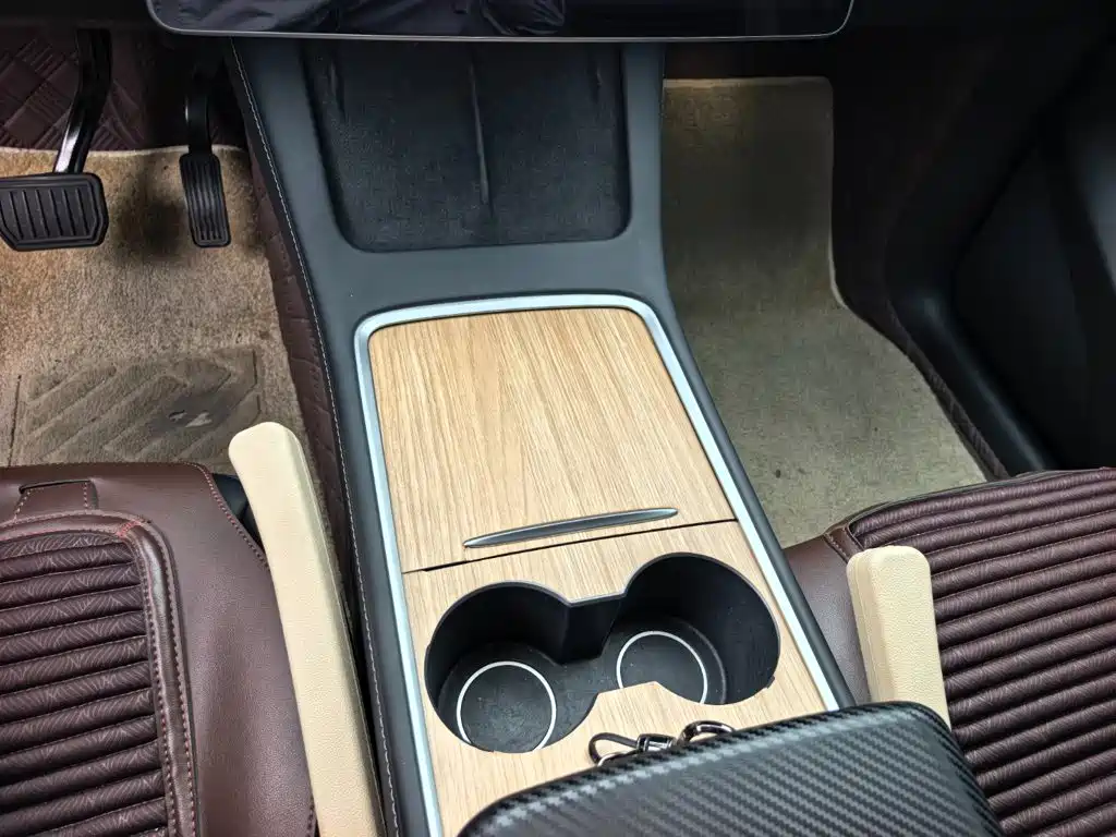 Tesla Model Y — миниатюра 14