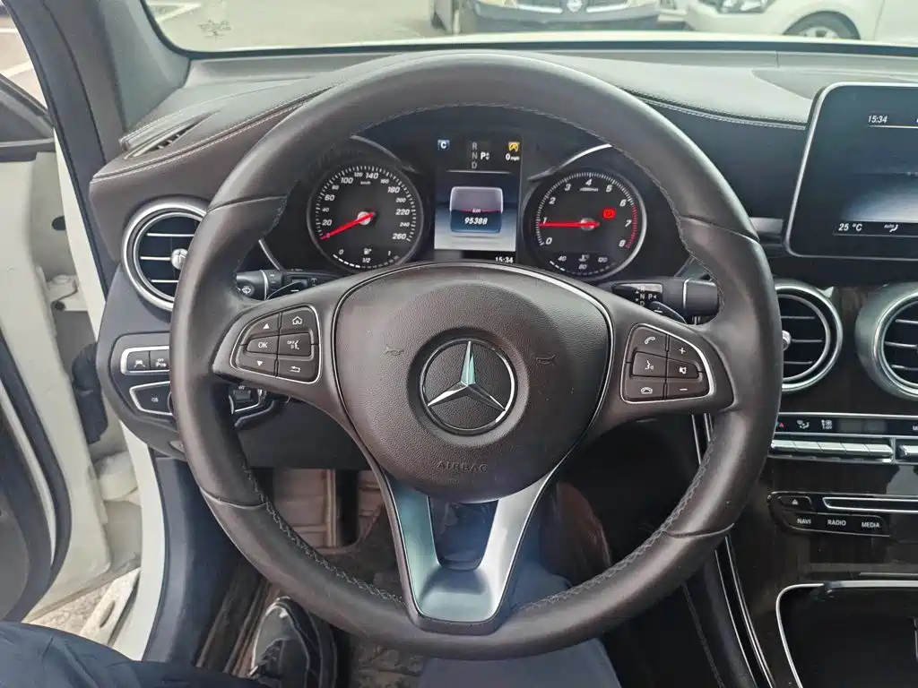 Mercedes-Benz GLC 2017 GLC 260 4MATIC Luxury