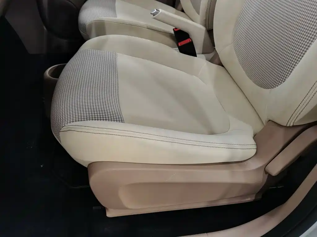 Wuling MINIEV — миниатюра 20