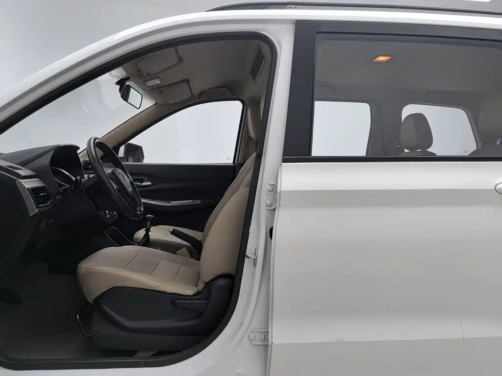 Wuling Hongguang — миниатюра 10