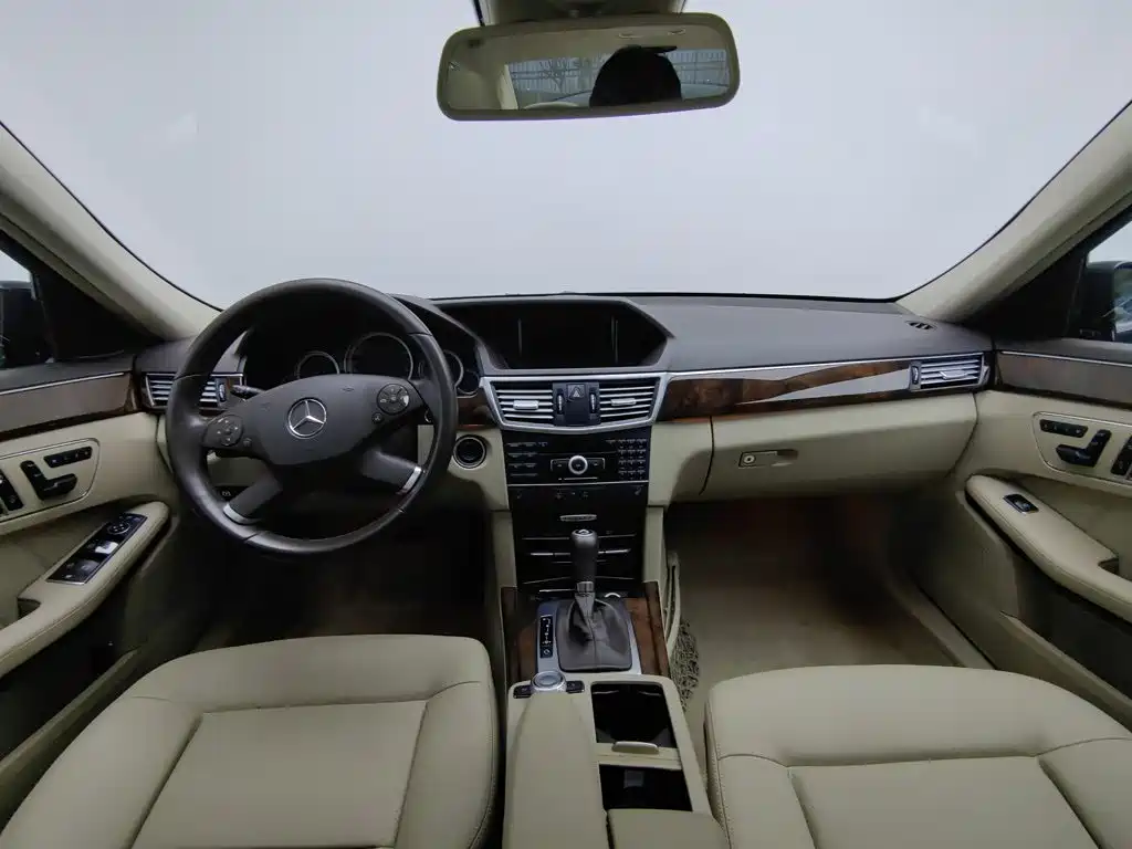 Mercedes-Benz E-Class — миниатюра 5