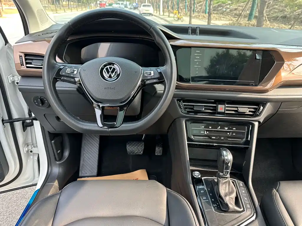 VOLKSWAGEN TUYUE
