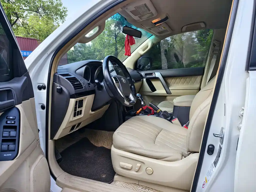 Toyota Land Cruiser Prado 2014 2.7L AT Standard