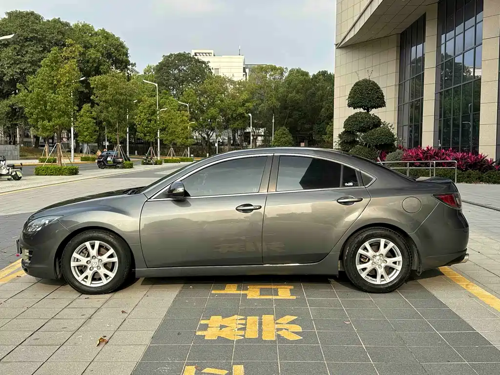 Mazda Ruiyi 2009 2.5L AT Luxury