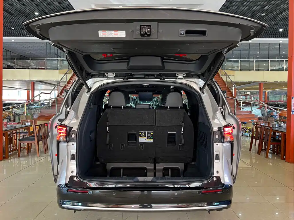 Toyota Sienna — миниатюра 7