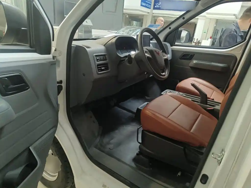 Wuling Yangguang — миниатюра 16