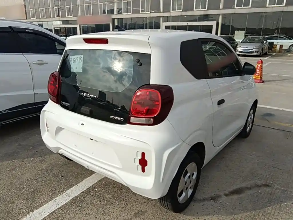 Roewe Clever — миниатюра 7