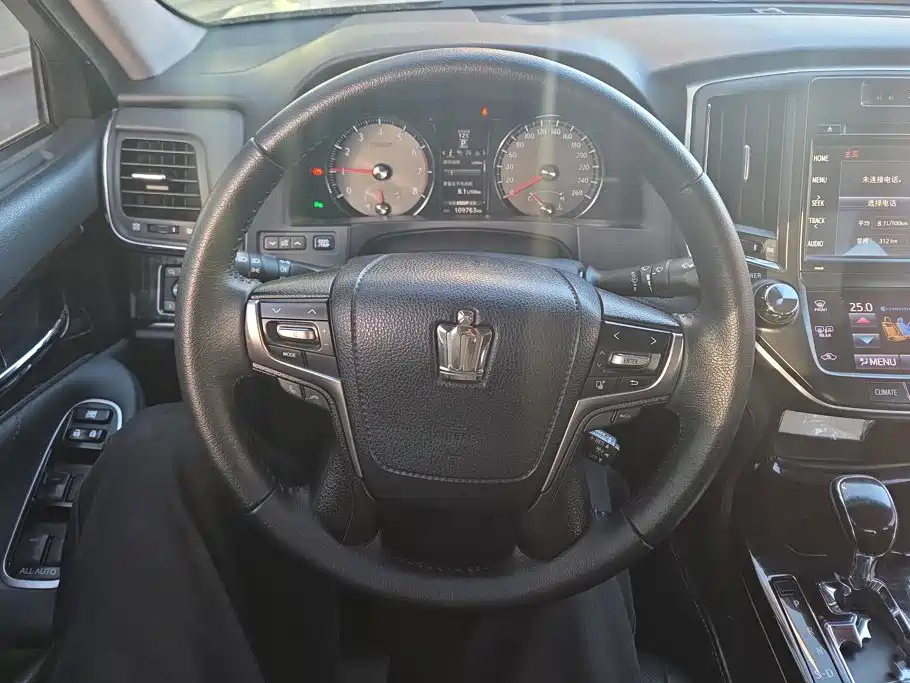Toyota Crown — миниатюра 14