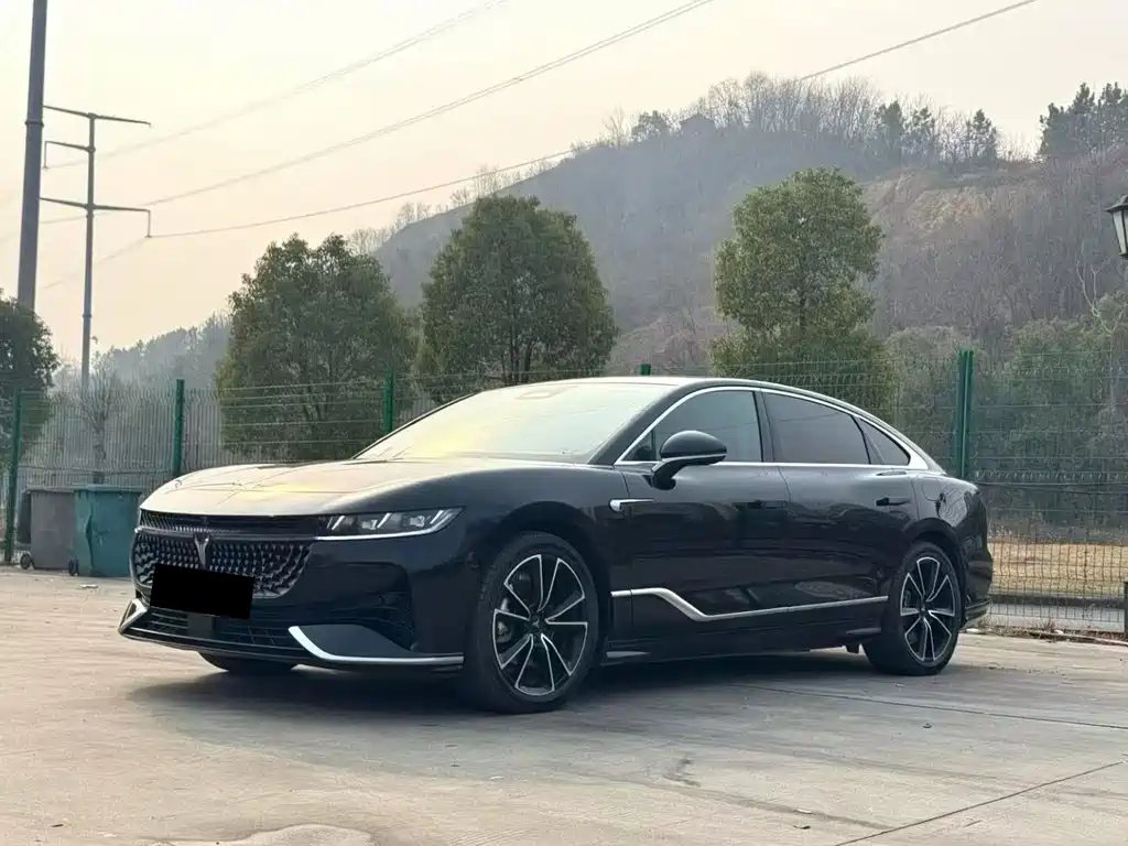 VOYAH LANTU CHASING LIGHT