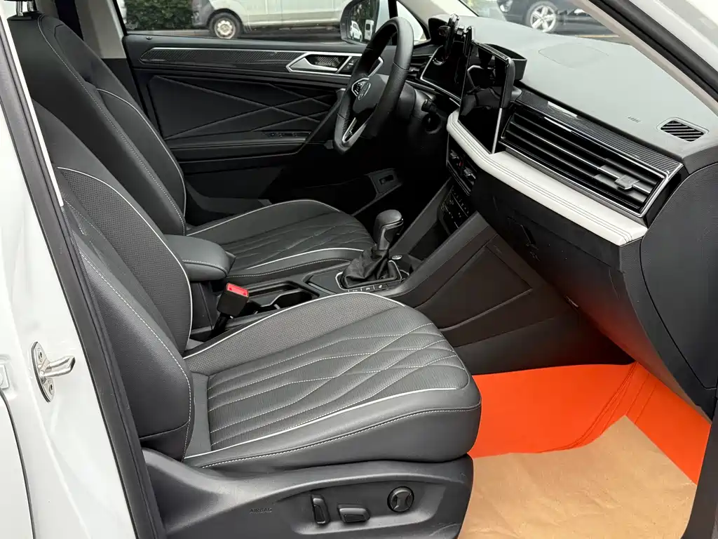 Volkswagen Tiguan L — миниатюра 14