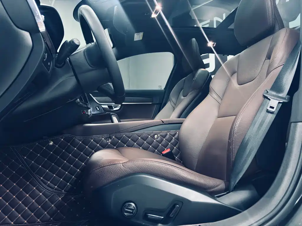 Volvo V90 2021 Cross Country B5 AWD