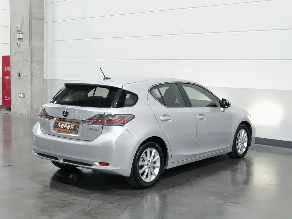 Lexus CT — миниатюра 2