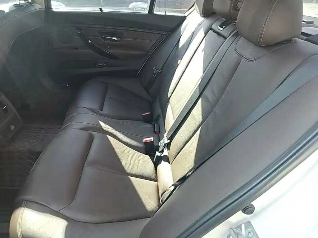BMW 3 Series — миниатюра 17