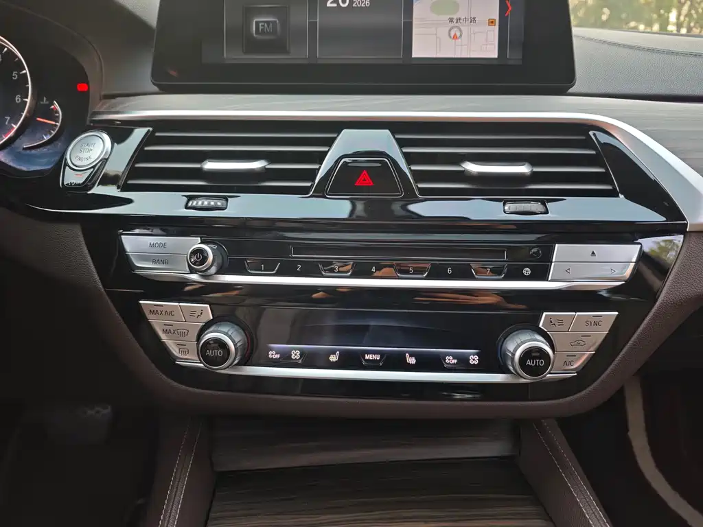 BMW 5 Series — миниатюра 12