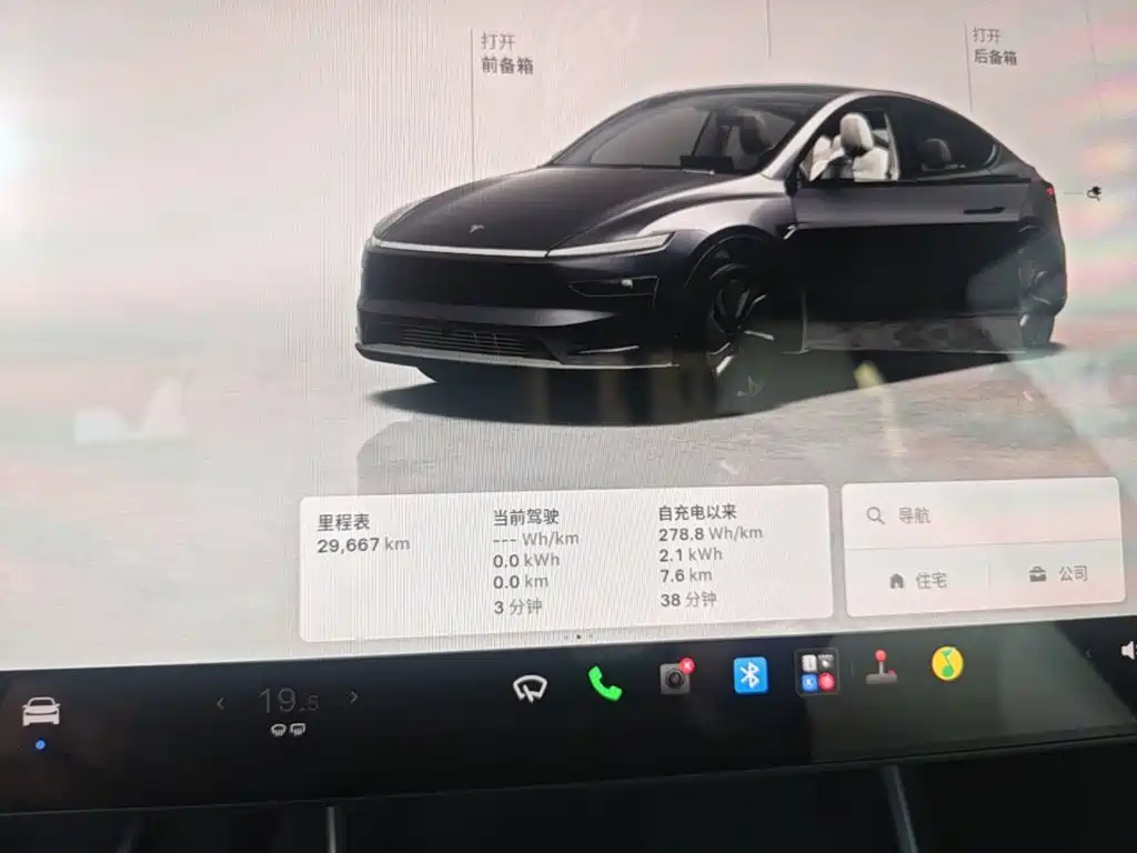 Tesla Model Y — миниатюра 12