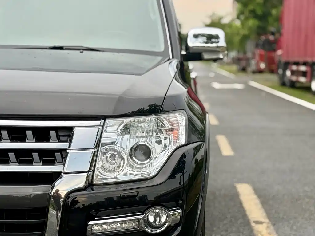 Mitsubishi Pajero (Import) — миниатюра 4