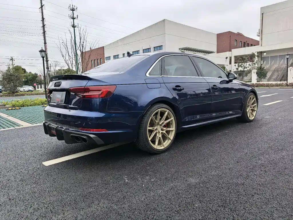 AUDI S4