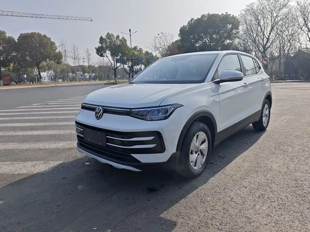 Volkswagen Tharu 0