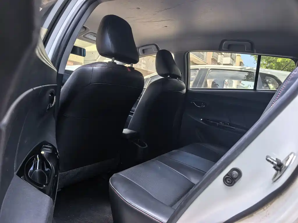 Toyota Yaris L — миниатюра 4