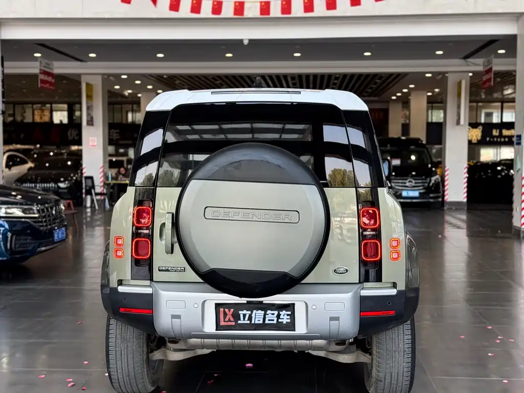 LAND ROVER DEFENDER