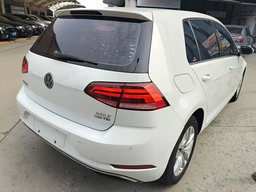 Volkswagen Golf 2018 230TSI AT Comfort