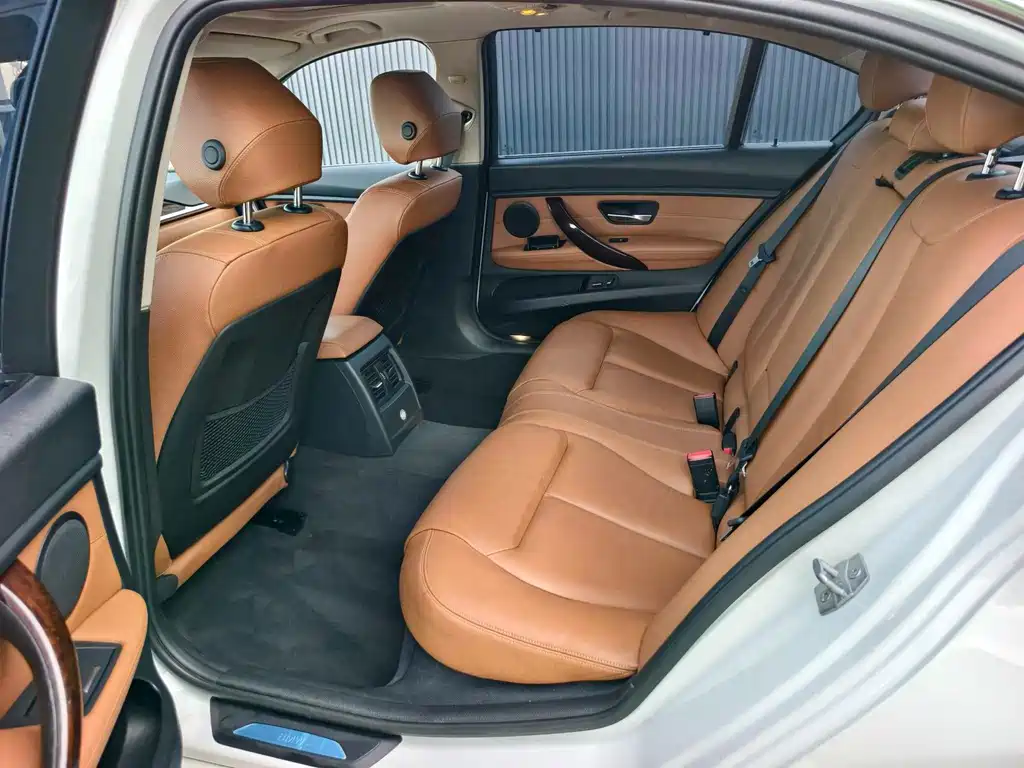 BMW 3 Series — миниатюра 8