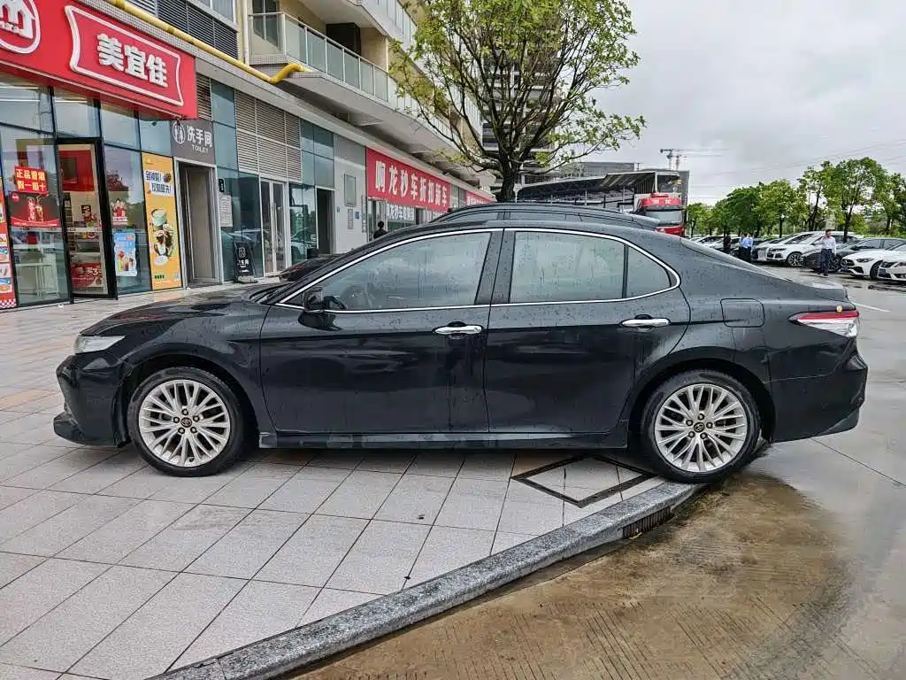 Toyota Camry 2019 2.5G Luxury
