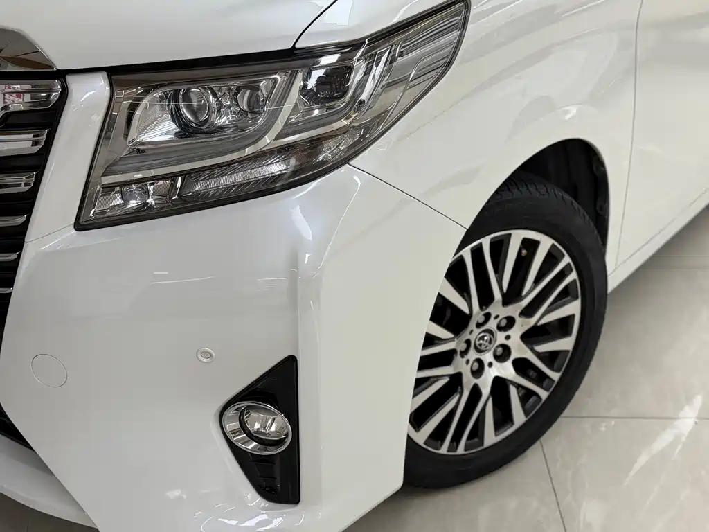 Toyota Alphard — миниатюра 3