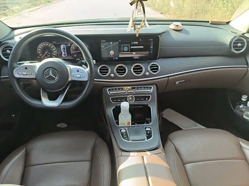Mercedes-Benz E-Class — миниатюра 10