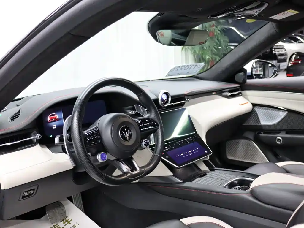 Maserati GranTurismo — миниатюра 8