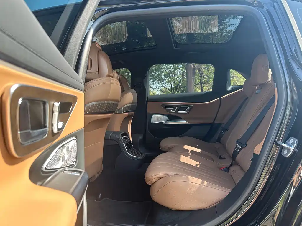 Mercedes-Benz E-Class — миниатюра 8