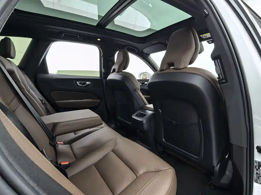 Volvo XC60 2024 B5 Luxury