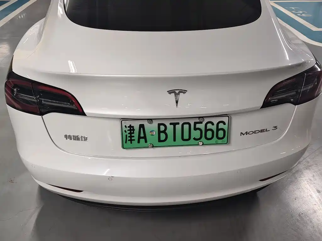 TESLA MODEL 3