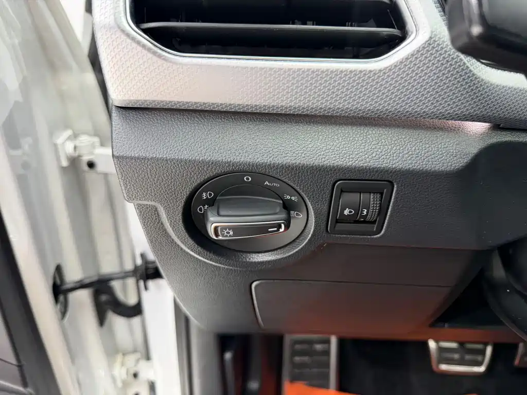 Volkswagen Tacqua 2021 280TSI DSG R-Line Smart Connect
