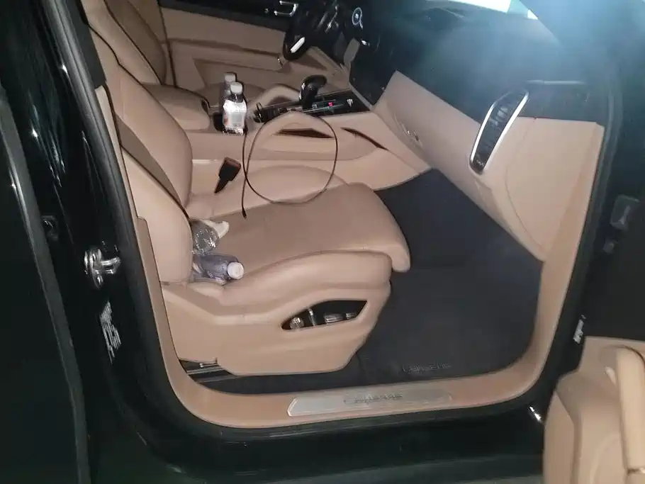Porsche Cayenne — миниатюра 8